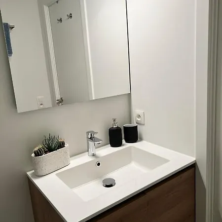 Cosy Testerep , Newly Renovated Апартаменты